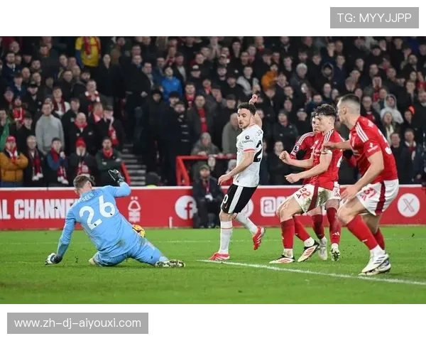 利物浦若塔强势卡位后抽射：从瞬间定位到致命一击的训练之道