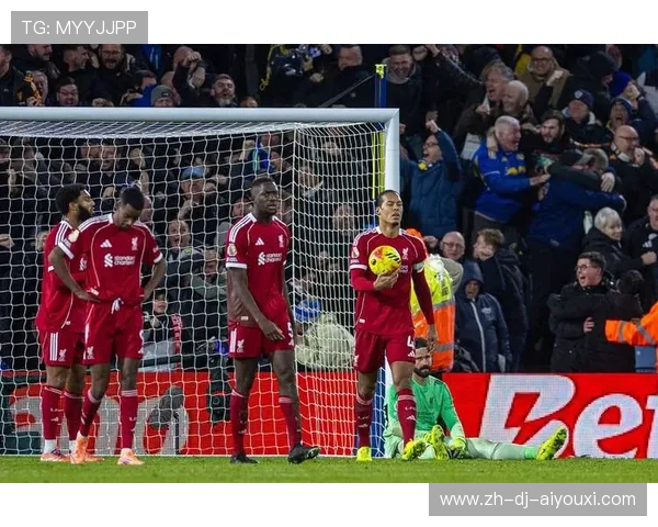 利兹联客场战平阿拉巴，保持领先位置，利兹联打法